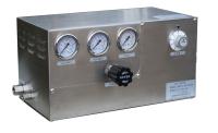 Газовый смеситель двухкомпонентный Pusher M273-50 50m3/h; обл. прим.: Углеки́слый газ,  Аргон, Азот, Кислород, Гелий, Водород; входное давление: 7 - 10 бар; выходное давление: 0,5 - 4 бара; газовые соединения: 0.5”FNPT