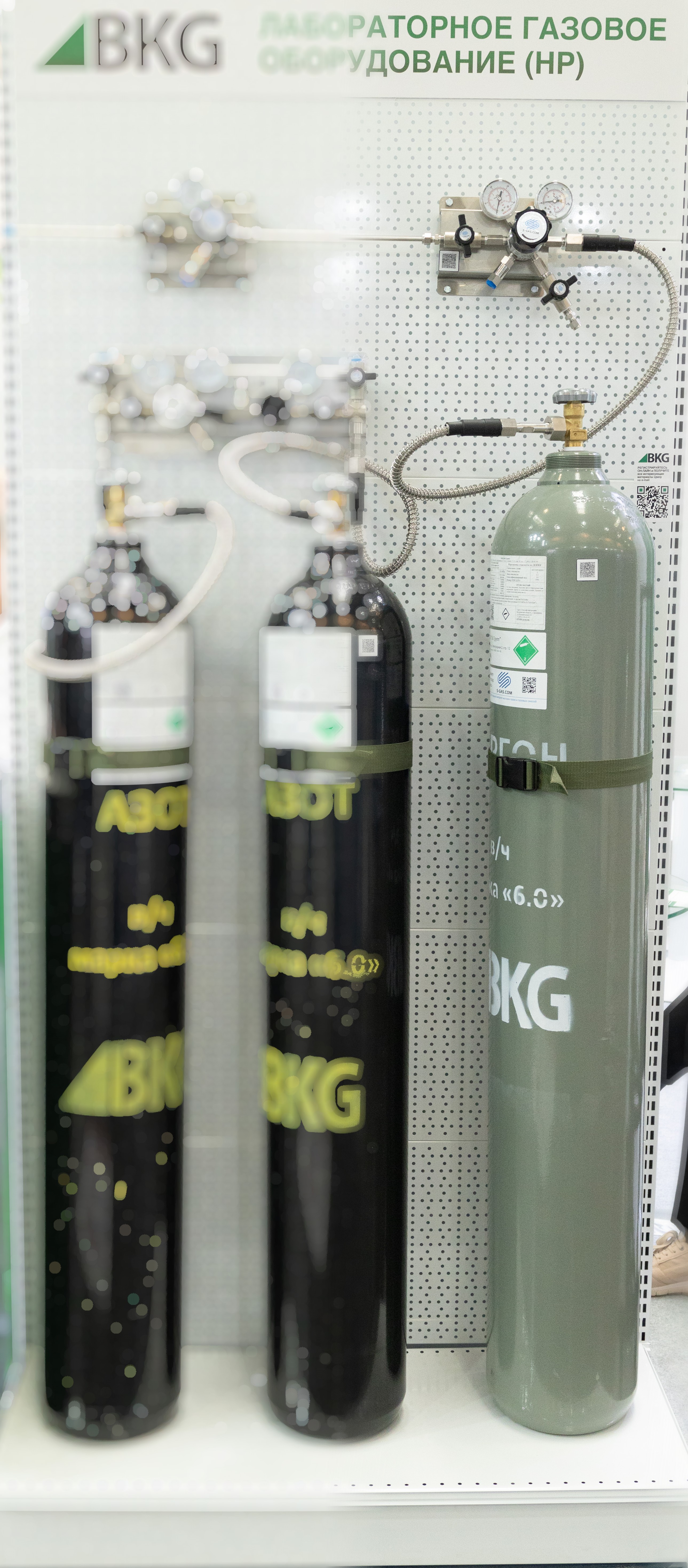 Панель газовая SGC Серия PRD для чистых газов до 6.0, одноступенчатая  Pвх-300 bar, Рвых- 17.2bar, нержавеющая сталь, блок продувки, c манометрами, предохранительный клапан, внутренняя резьба NPT 1/4